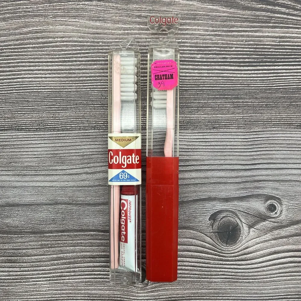 VINTAGE Colgate Medium Toothbrush Set Of 2 in Case *NEW OLD STOCK